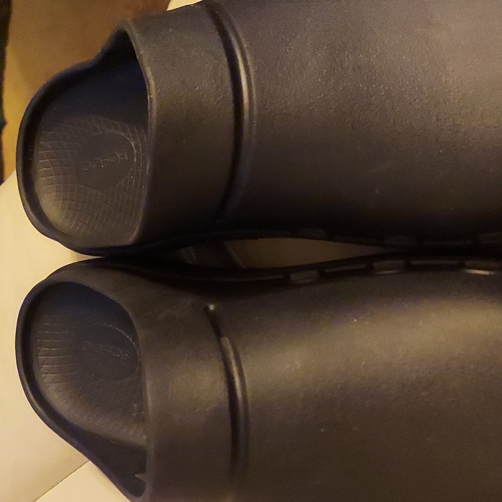 Unisex Oofos Slip On Clog - image 2